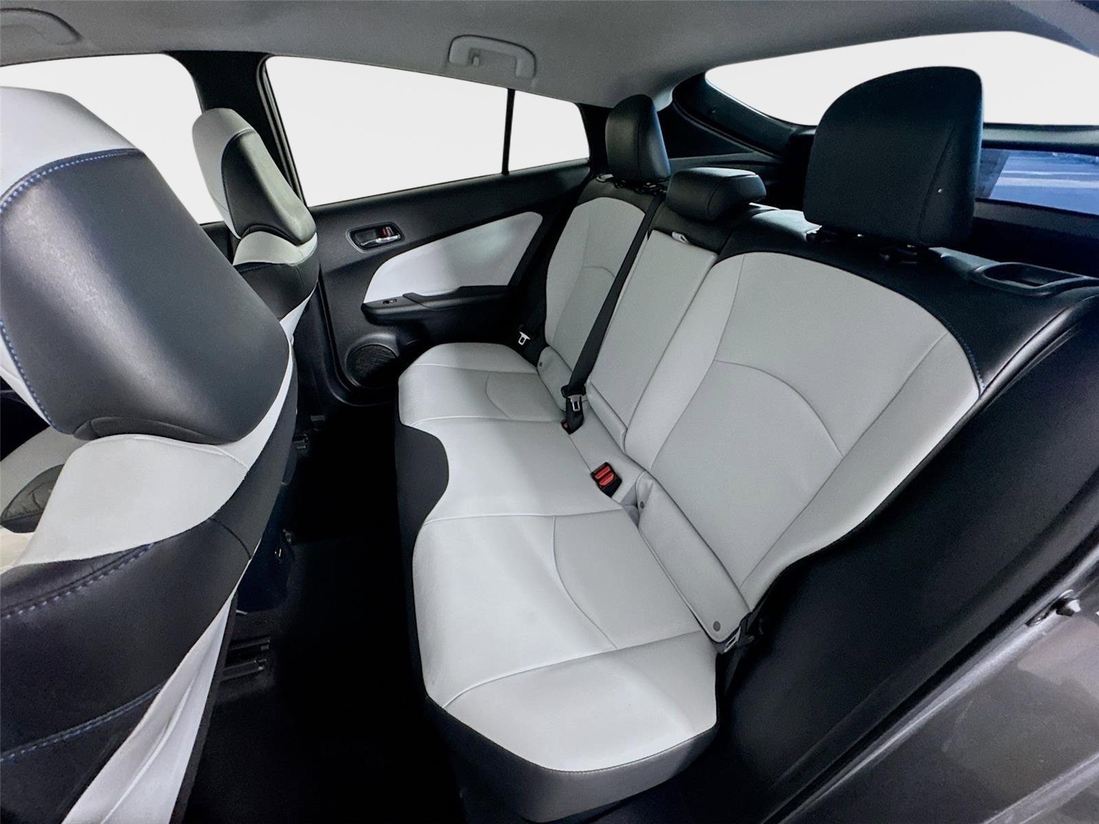 Used 2017 Toyota Prius Three Touring FWD image 21