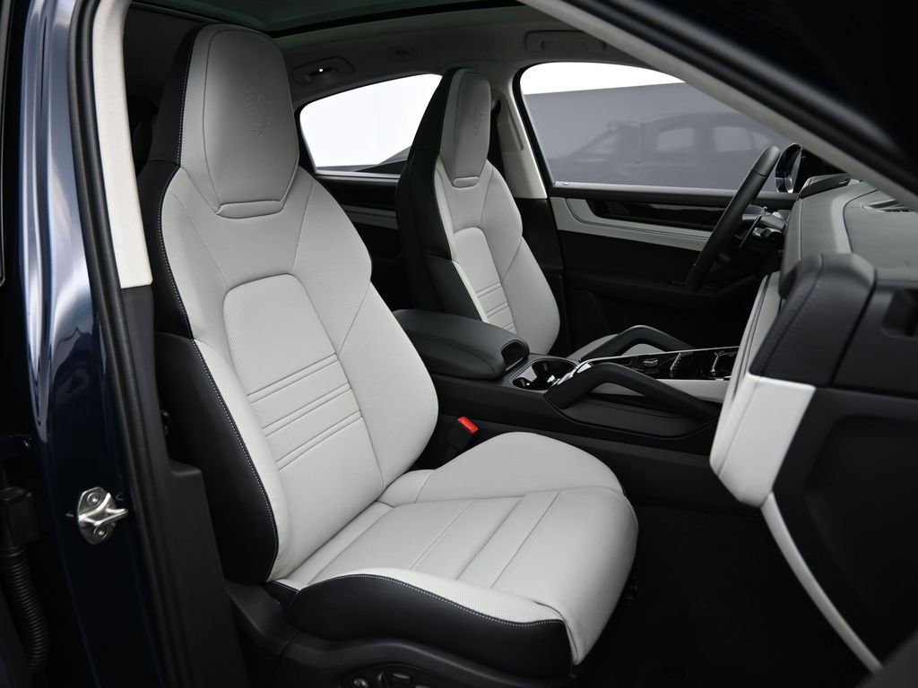 New 2026 Porsche Cayenne GTS image 33
