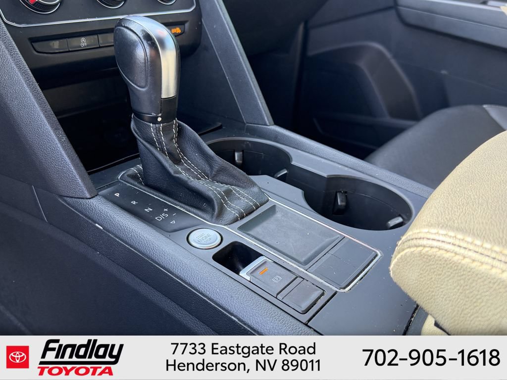 Used 2023 Volkswagen Atlas Cross Sport SE FWD image 9