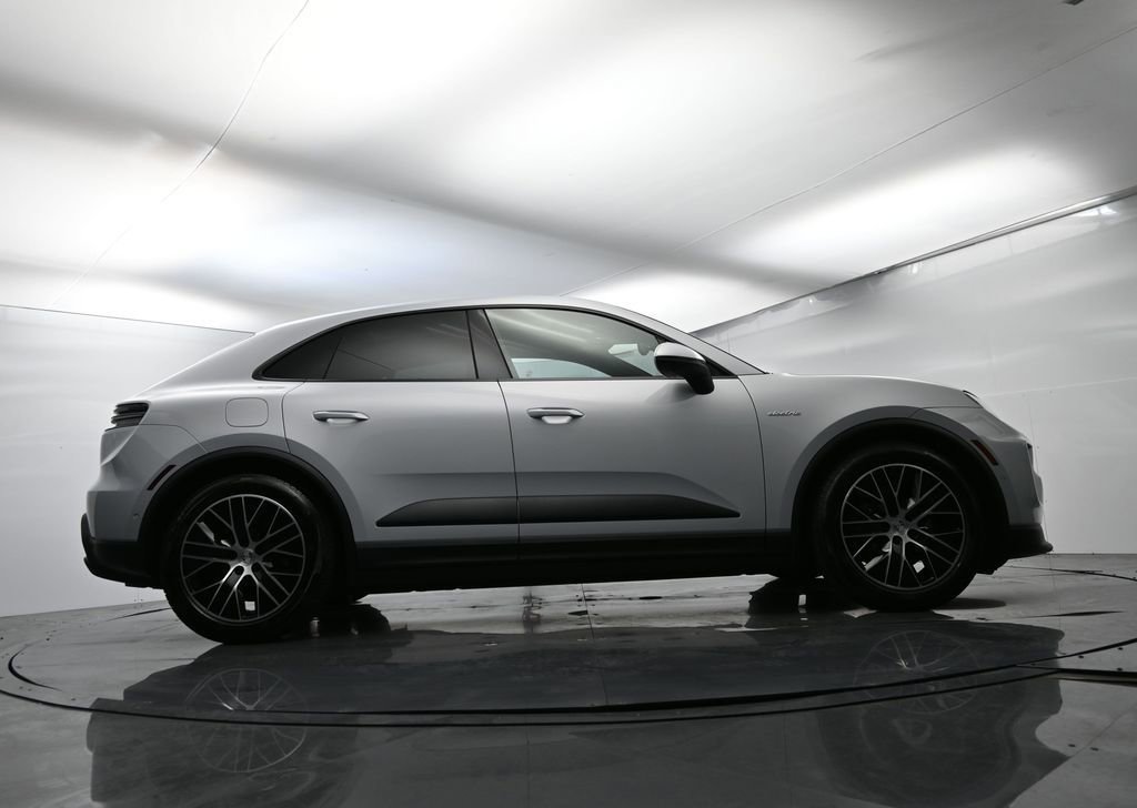 Certified 2025 Porsche Macan Electric image 53