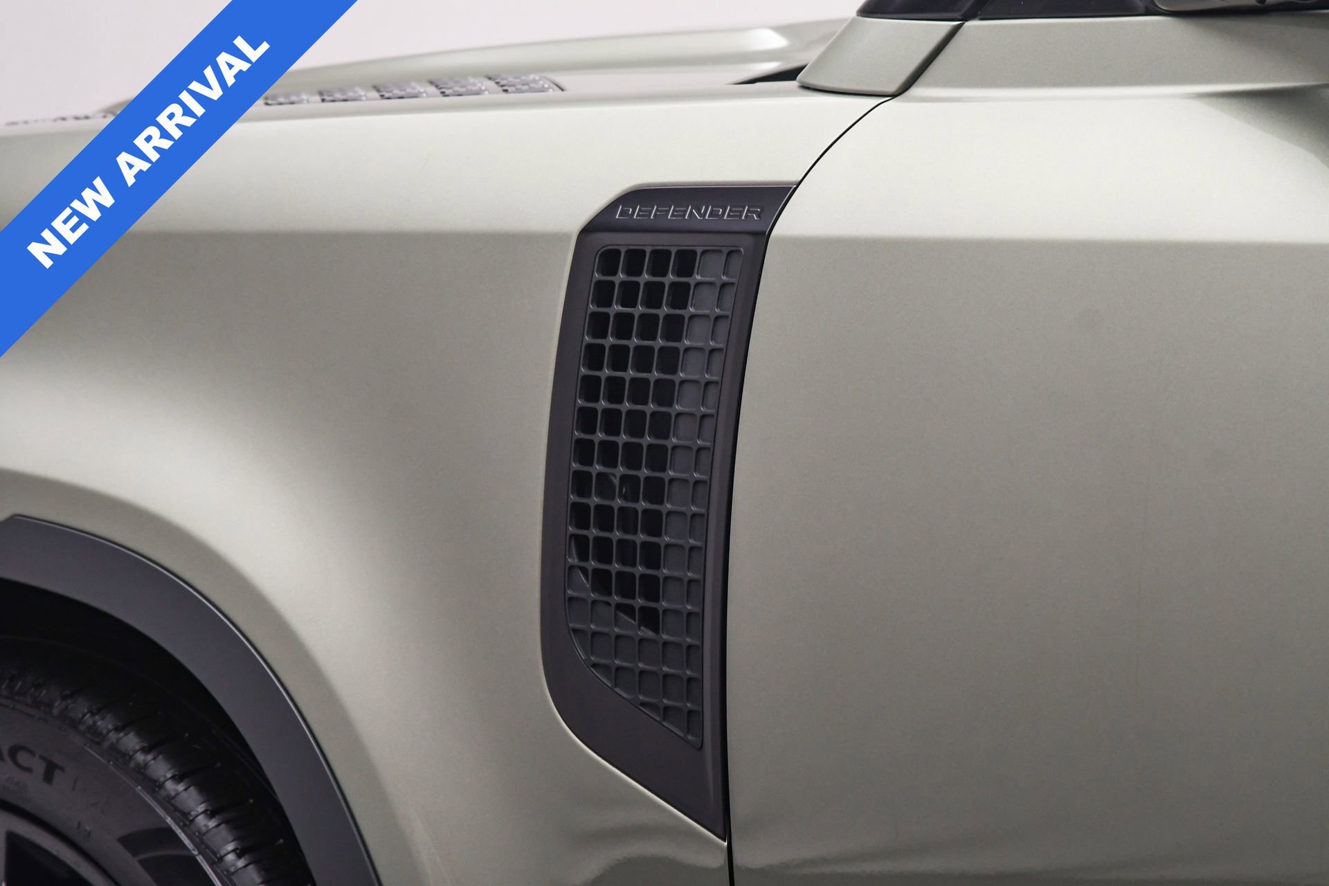 Used 2024 Land Rover Defender 110 S image 33