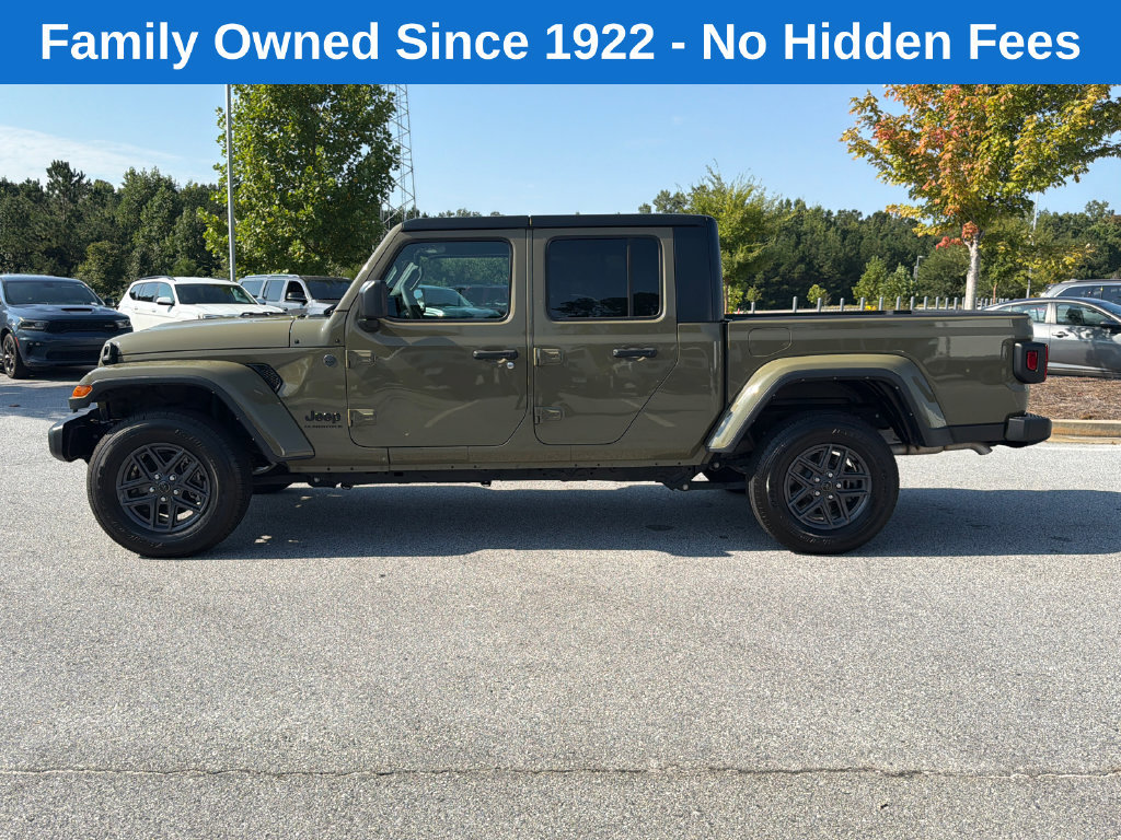 Used 2025 Jeep Gladiator Sport AWD/4WD image 4