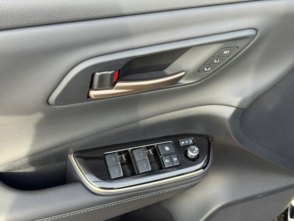 Certified 2025 Toyota Crown Signia w/ Advanced Technology Package image 18