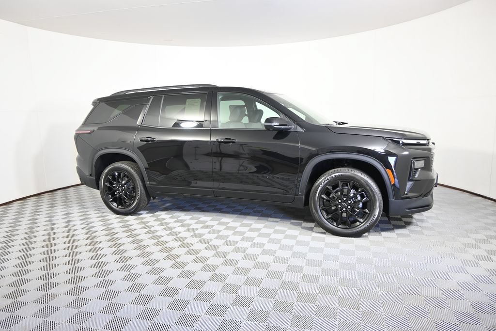Used 2026 Chevrolet Traverse LT w/ Midnight/Sport Edition AWD/4WD image 8
