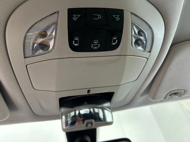 Used 2018 Chrysler Pacifica Touring-L w/ Premium Audio Group FWD image 18