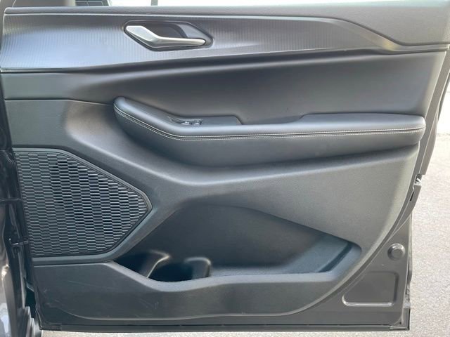 Used 2025 Jeep Grand Cherokee L Laredo image 28