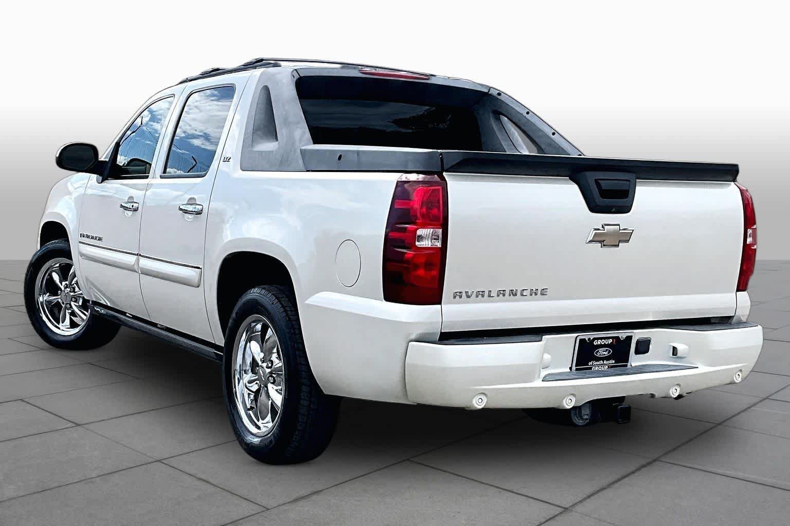 Used 2008 Chevrolet Avalanche LTZ w/ LTZ Preferred Equipment Group RWD image 12