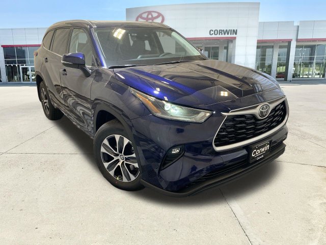Used 2021 Toyota Highlander XLE AWD/4WD image 34