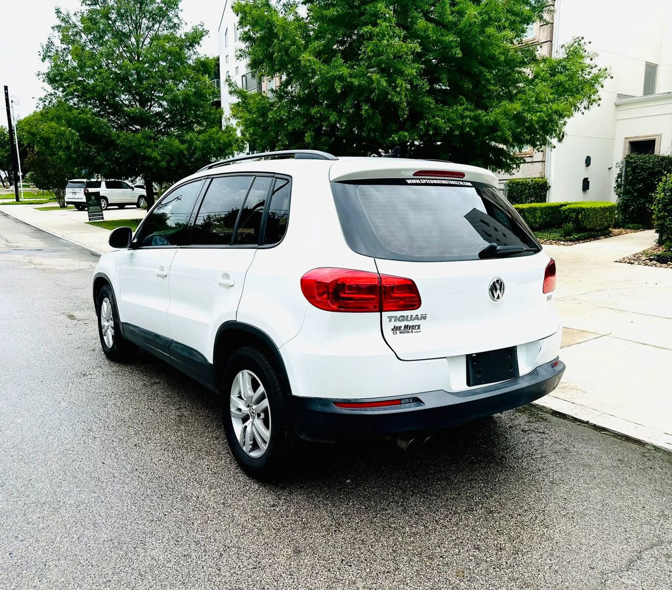 Used 2017 Volkswagen Tiguan S FWD image 8