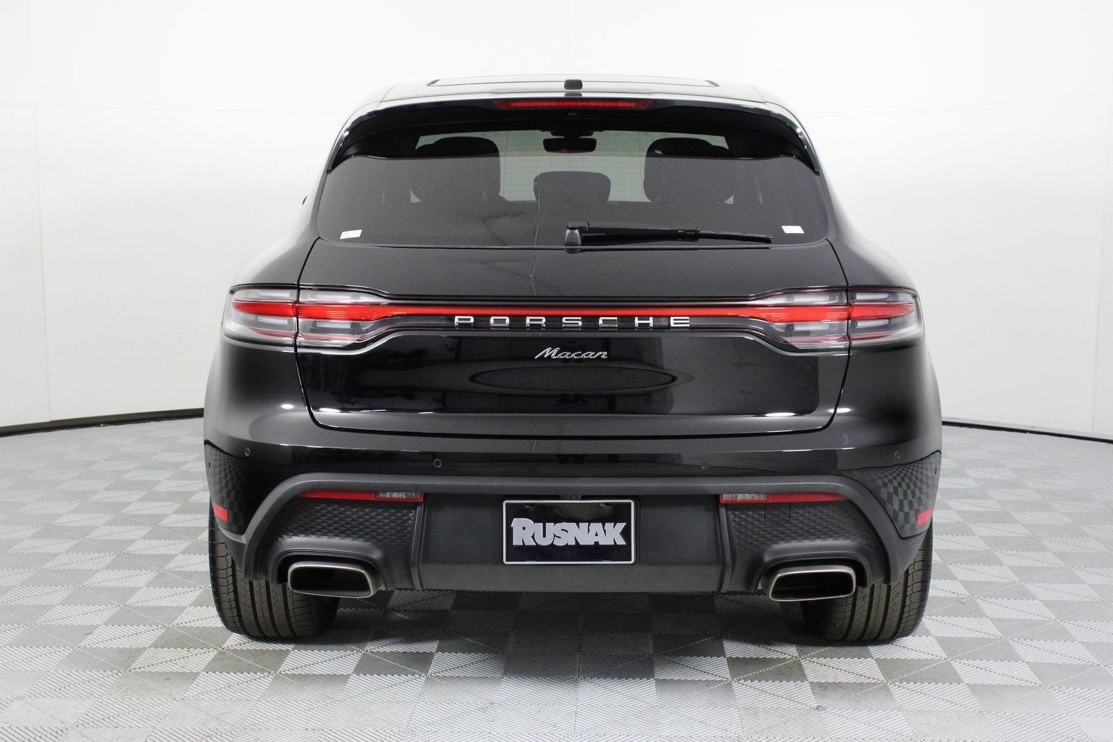 Certified 2025 Porsche Macan image 6