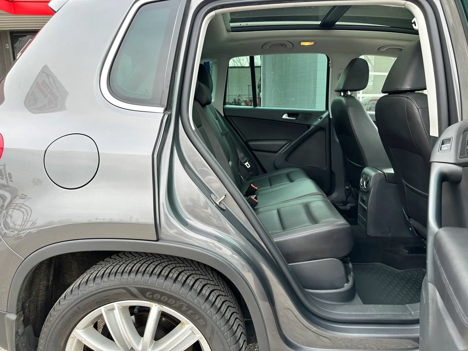 Used 2016 Volkswagen Tiguan SE AWD/4WD image 19