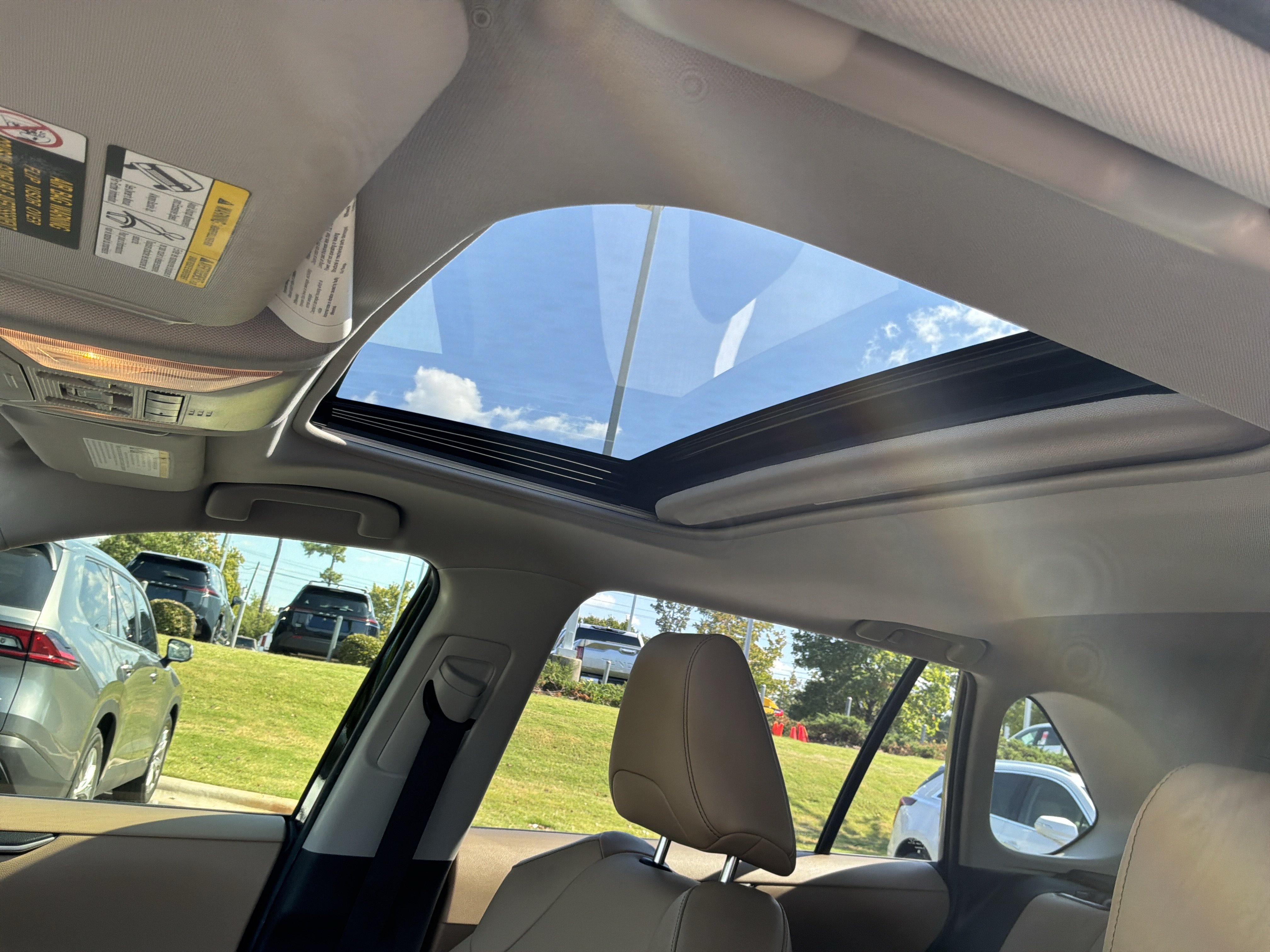Used 2020 Toyota RAV4 XLE Premium FWD image 28