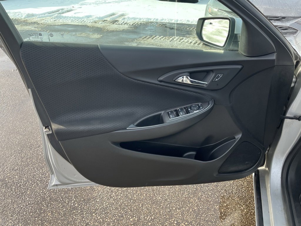 Used 2018 Chevrolet Malibu LT image 9