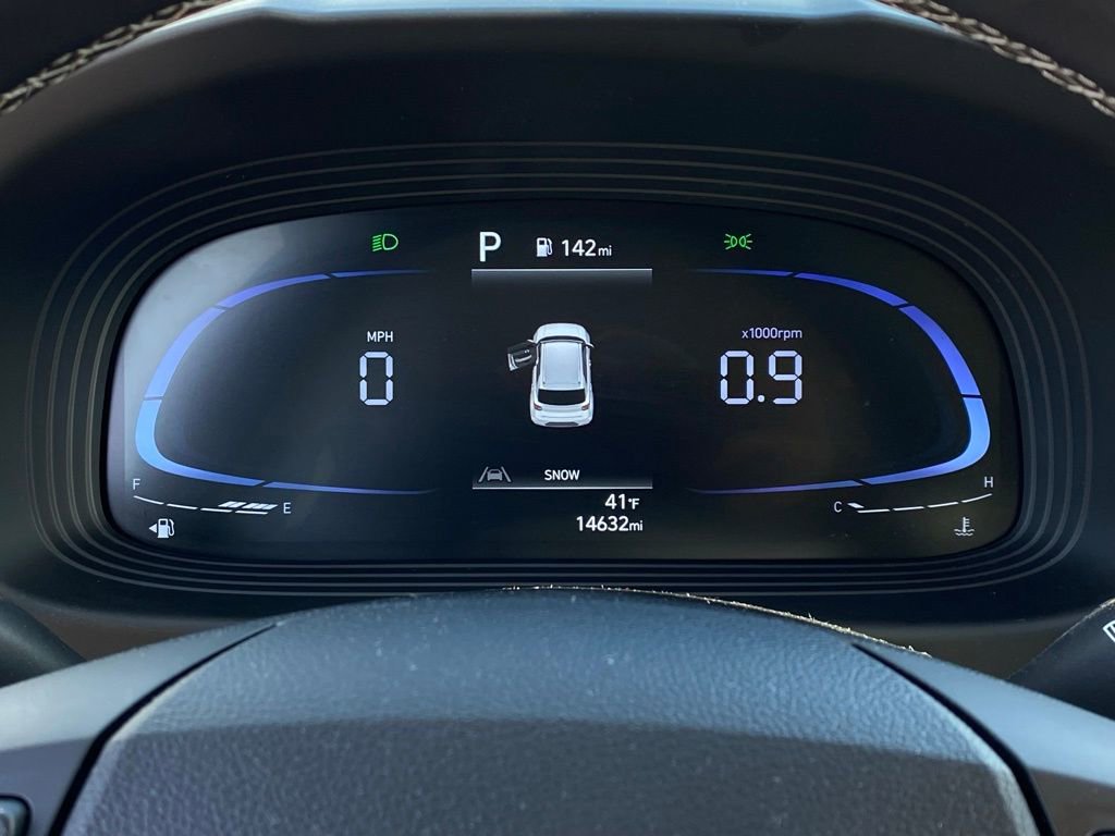 Used 2024 Hyundai Venue SEL image 14