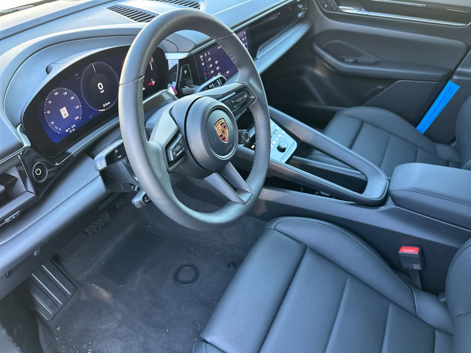 New 2026 Porsche Macan Electric RWD image 4
