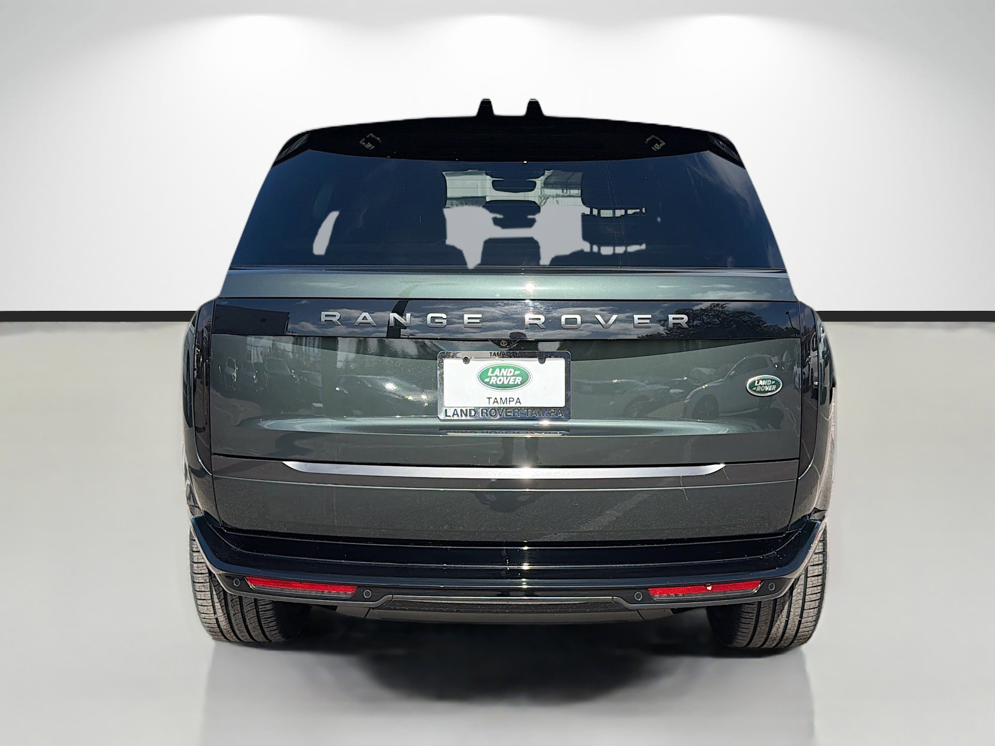 Used 2023 Land Rover Range Rover Long Wheelbase SE image 4