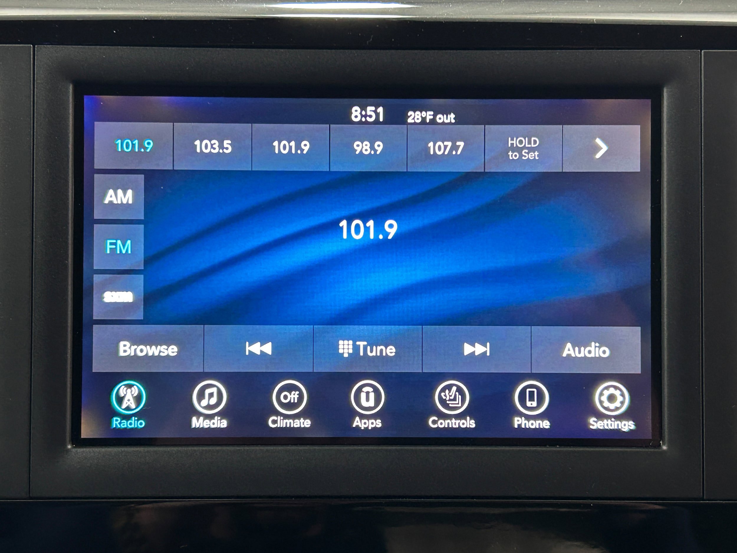 Used 2020 Chrysler Pacifica Touring-L w/ Tire & Wheel Group FWD image 5