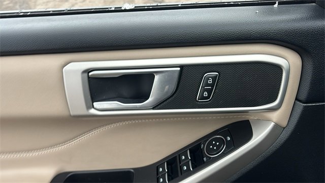 Used 2023 Ford Explorer XLT image 9