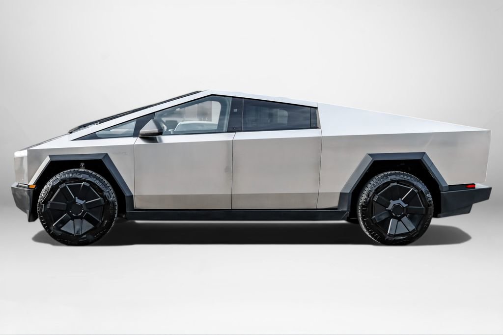 Used 2024 Tesla Cybertruck AWD Crew Cab image 8