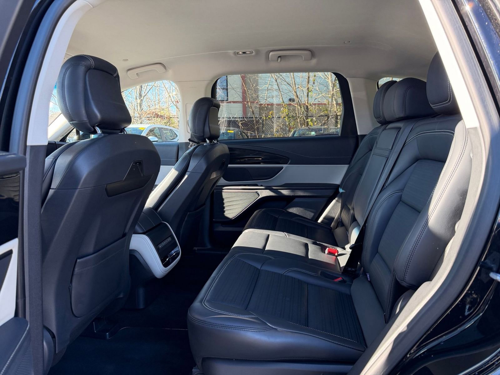 Used 2024 Lincoln Nautilus Reserve image 27