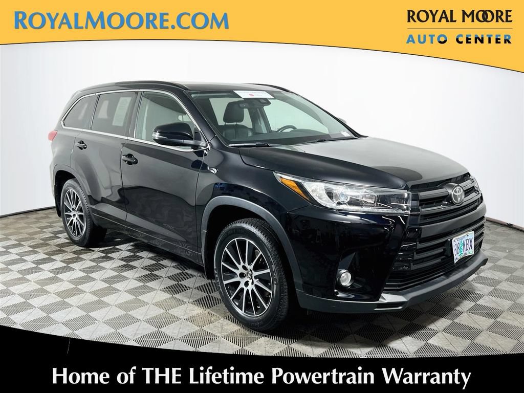 Used 2017 Toyota Highlander SE