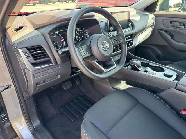 Used 2023 Nissan Rogue S image 34