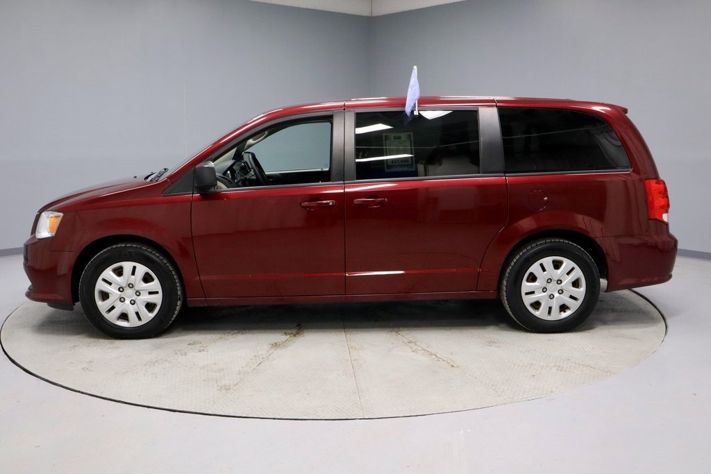 Used 2018 Dodge Grand Caravan SE w/ UConnect Hands-Free Group image 7