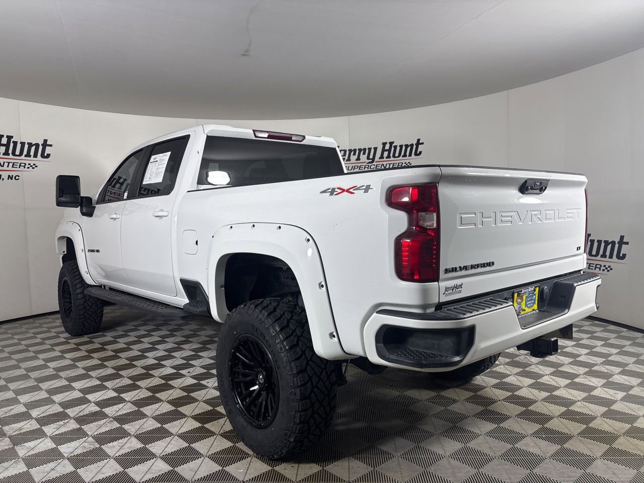 Used 2023 Chevrolet Silverado 2500 LT AWD/4WD image 6