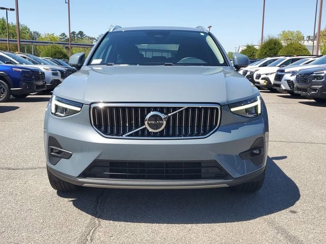 Used 2023 Volvo XC40 B5 Plus w/ Climate Package video 2