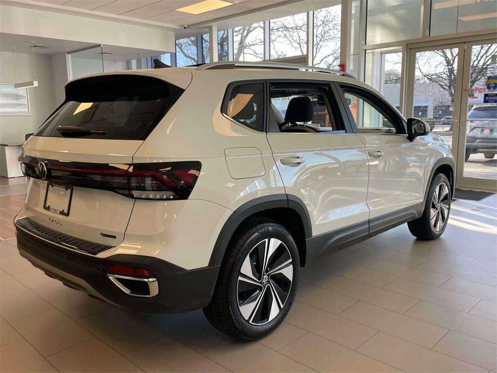 New 2025 Volkswagen Taos SE image 6