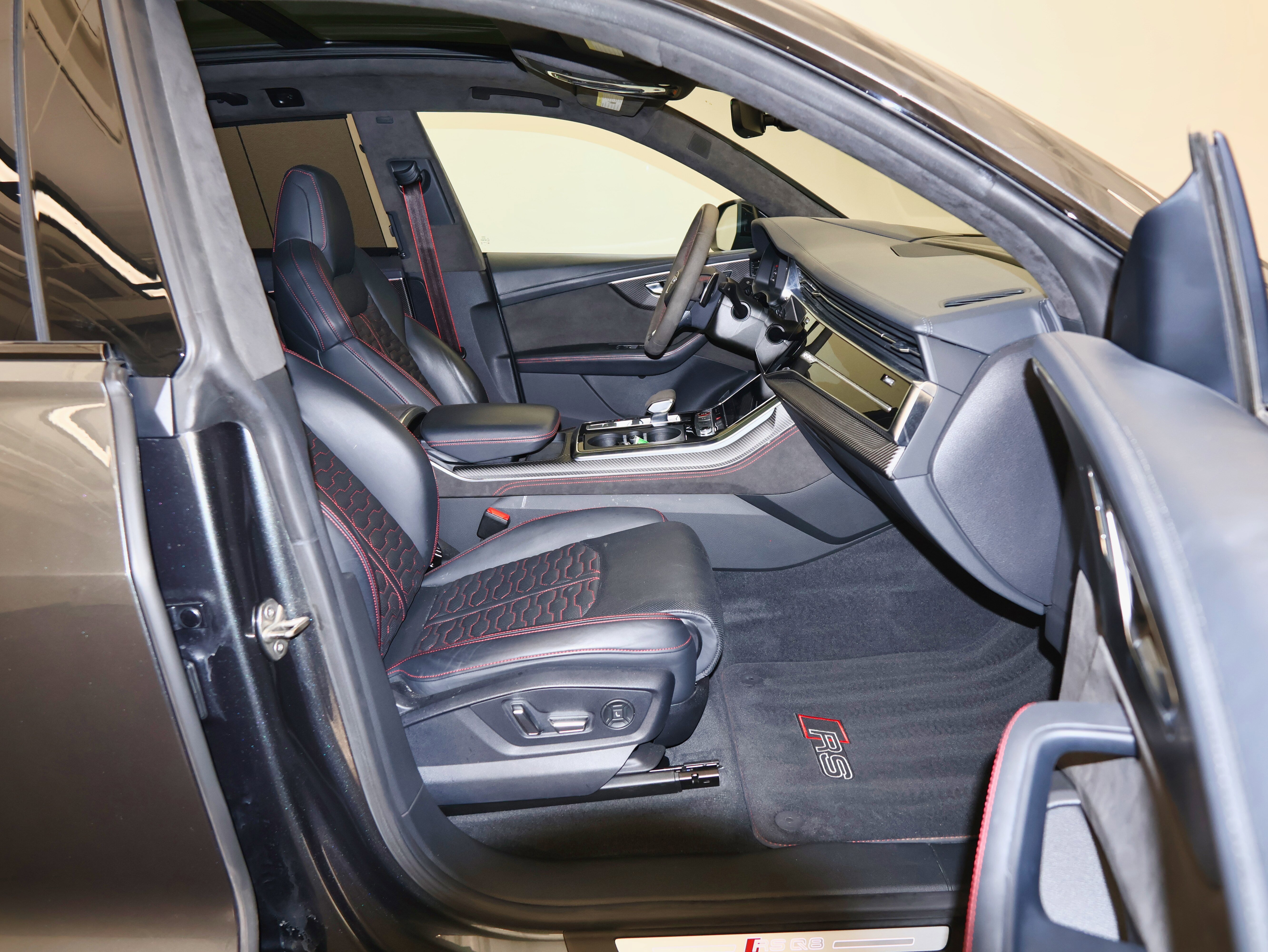 Used 2022 Audi RS Q8 w/ Black Optic Package image 49