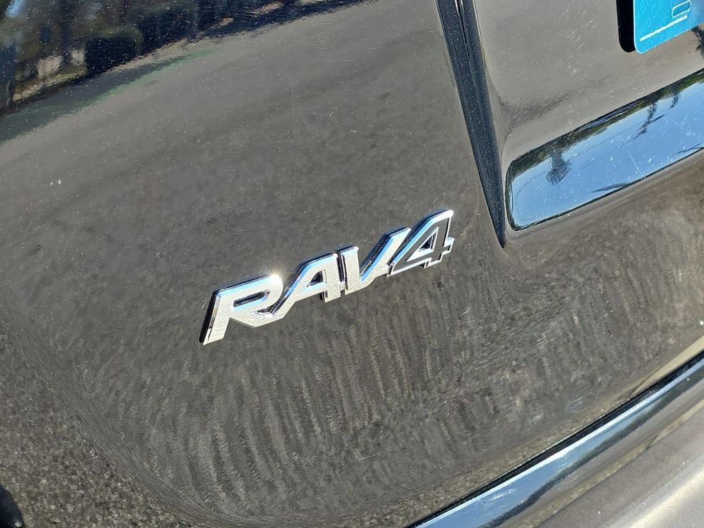 Used 2018 Toyota RAV4 XLE w/ Plus Extra Value Package image 28