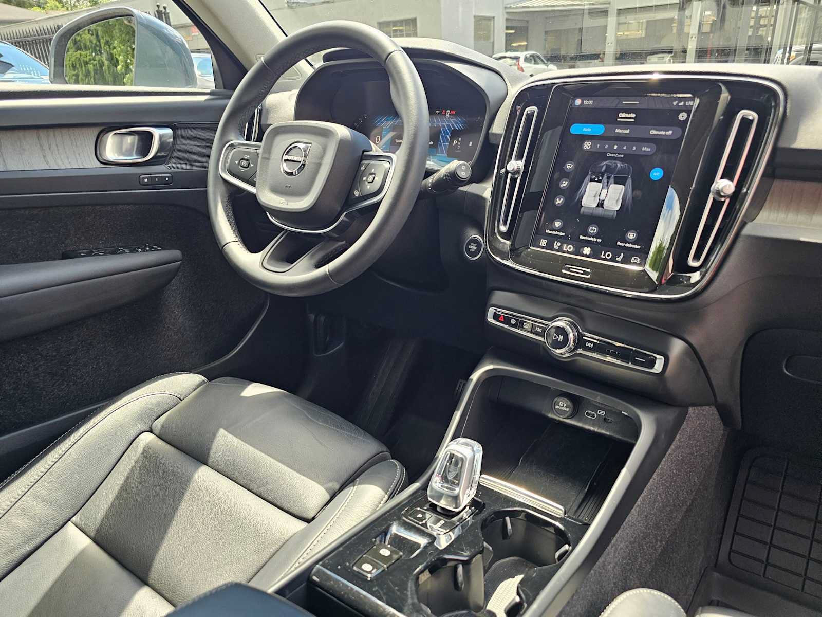 Certified 2023 Volvo XC40 B5 Plus w/ Protection Package Premier AWD/4WD image 12
