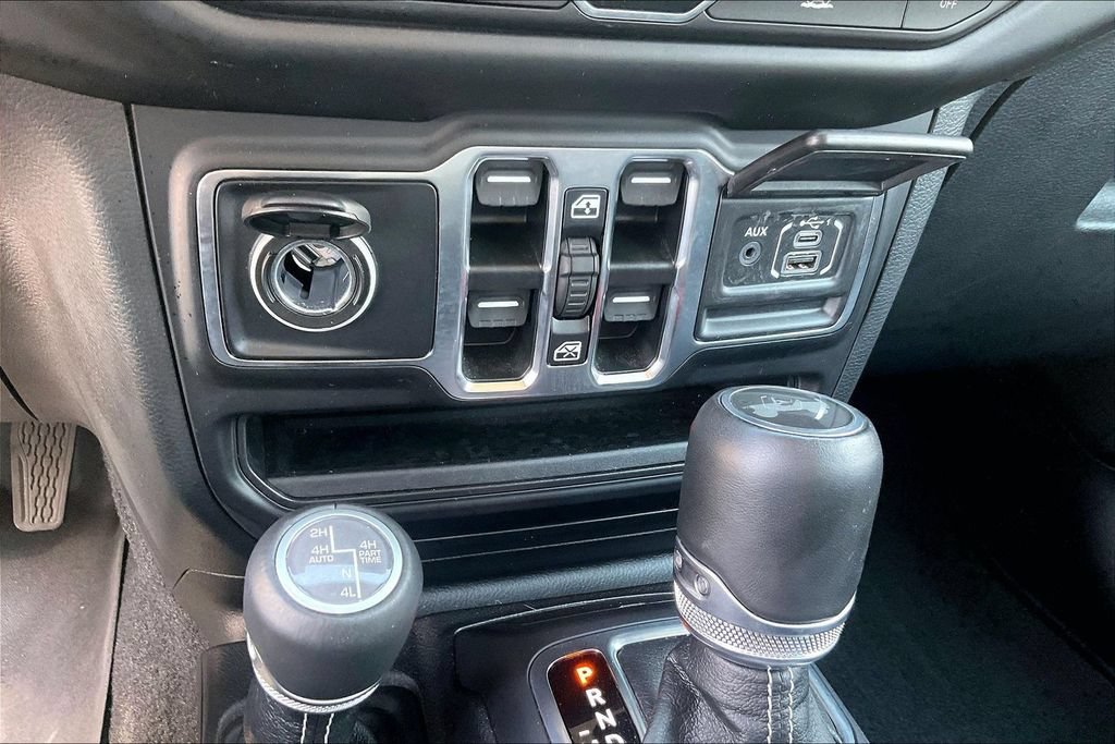 Used 2023 Jeep Wrangler Unlimited Sahara AWD/4WD image 36