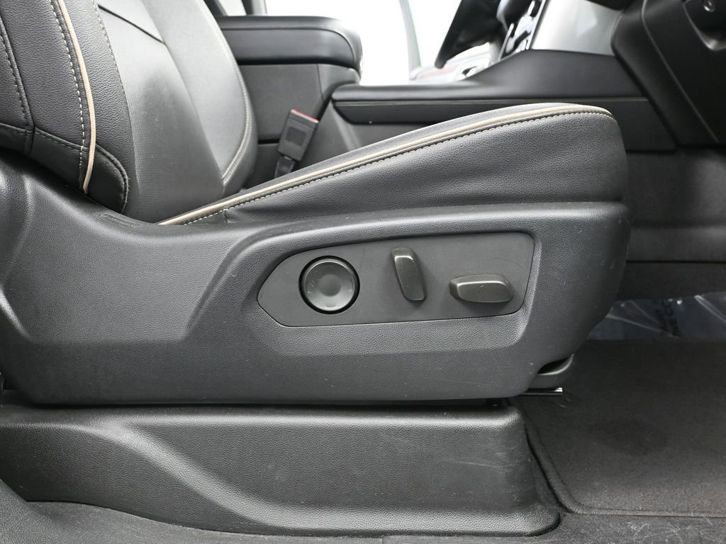 Used 2023 Chevrolet Suburban Premier image 58