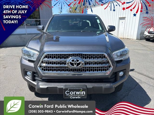 Used 2017 Toyota Tacoma TRD Off-Road w/ Premium & Technology Package AWD/4WD image 2