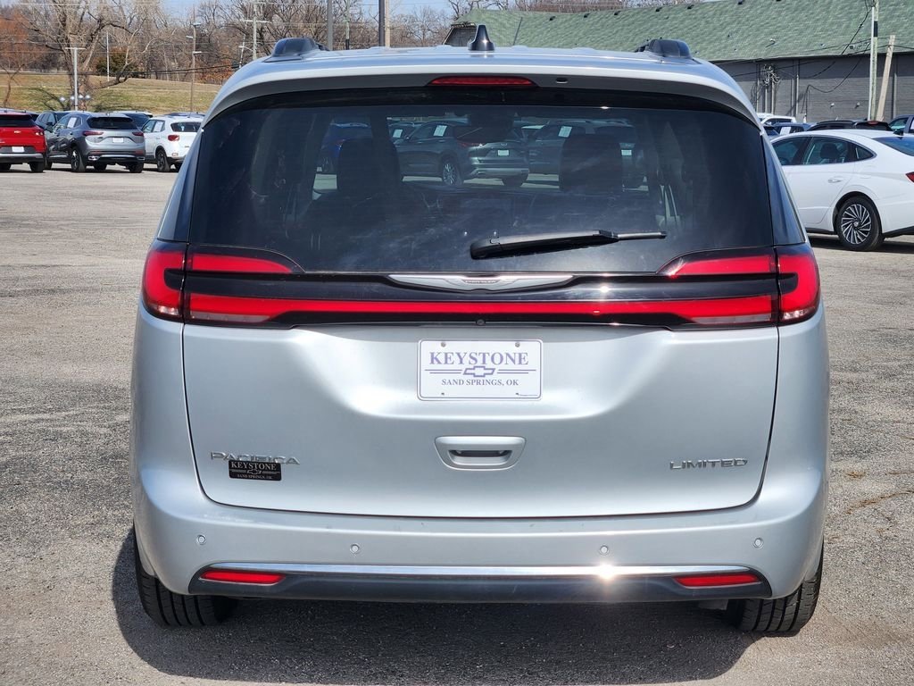 Used 2023 Chrysler Pacifica Limited FWD image 6