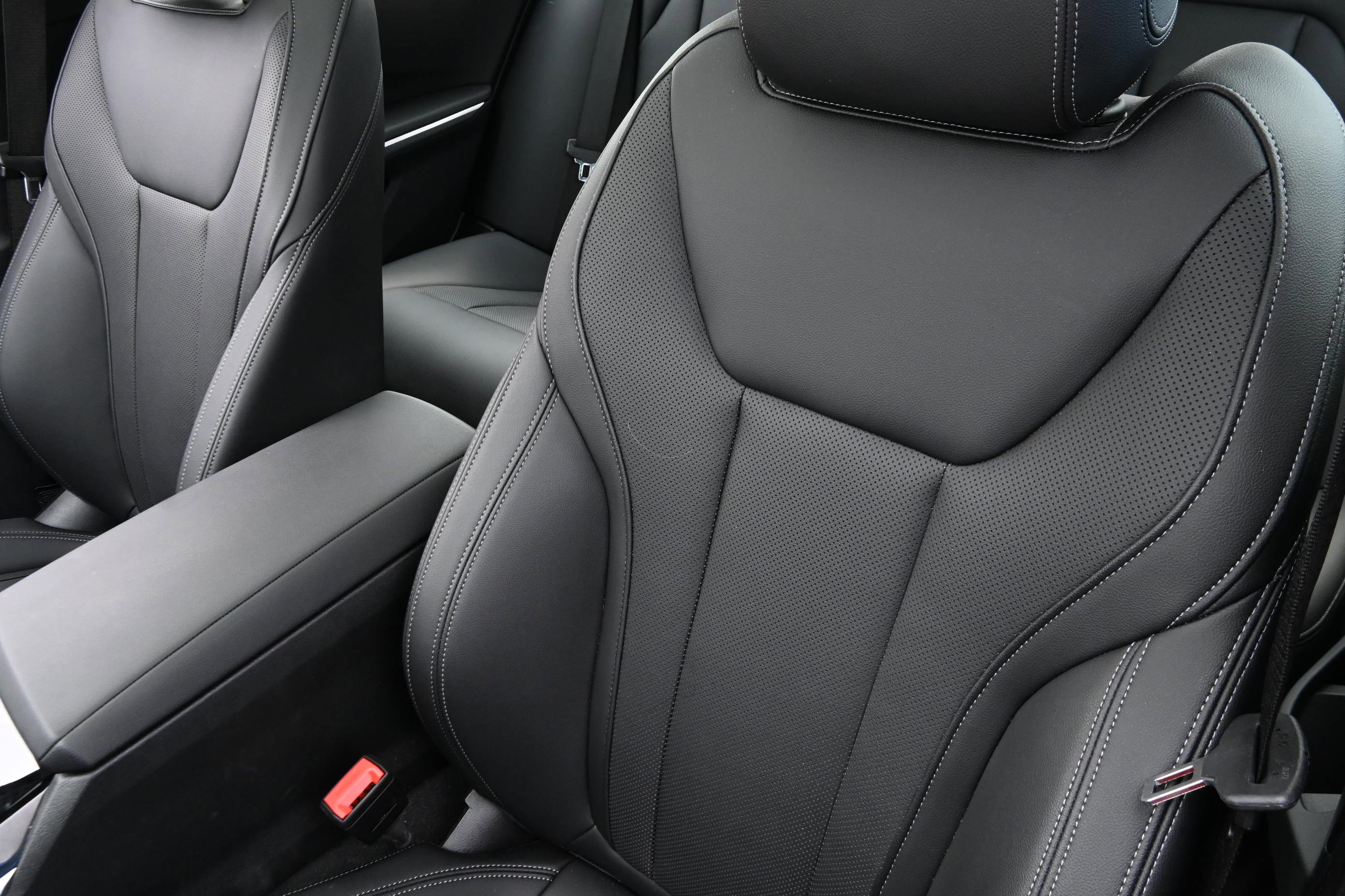 Certified 2024 BMW 330i Sedan w/ Premium Package image 9