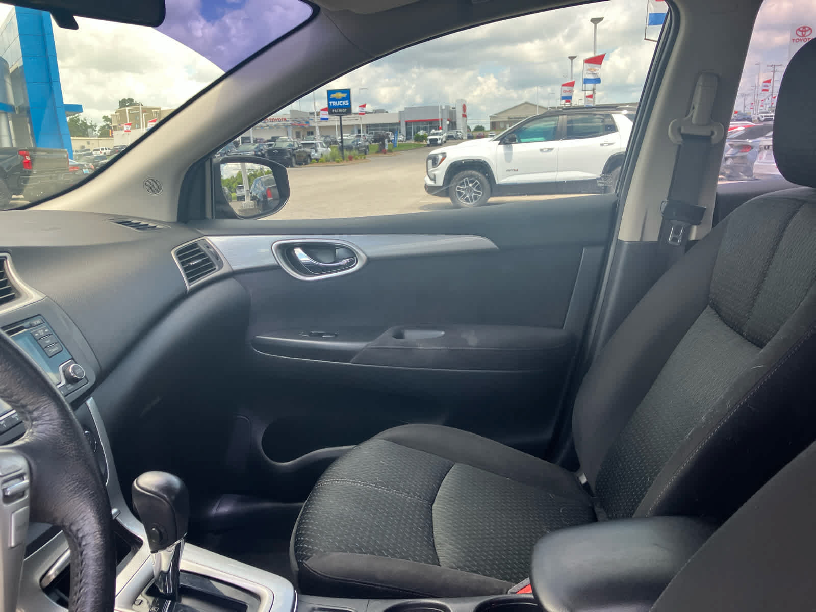Used 2015 Nissan Sentra SR FWD image 9