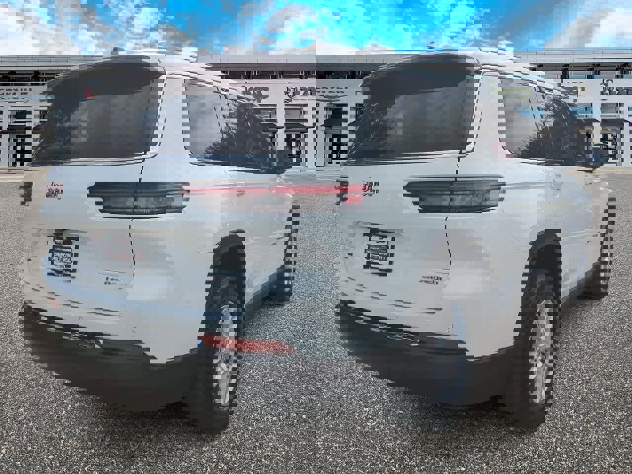 Used 2023 Jeep Grand Cherokee L Laredo image 8