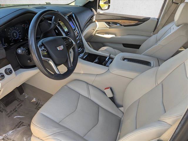 Used 2020 Cadillac Escalade Premium Luxury AWD/4WD image 10