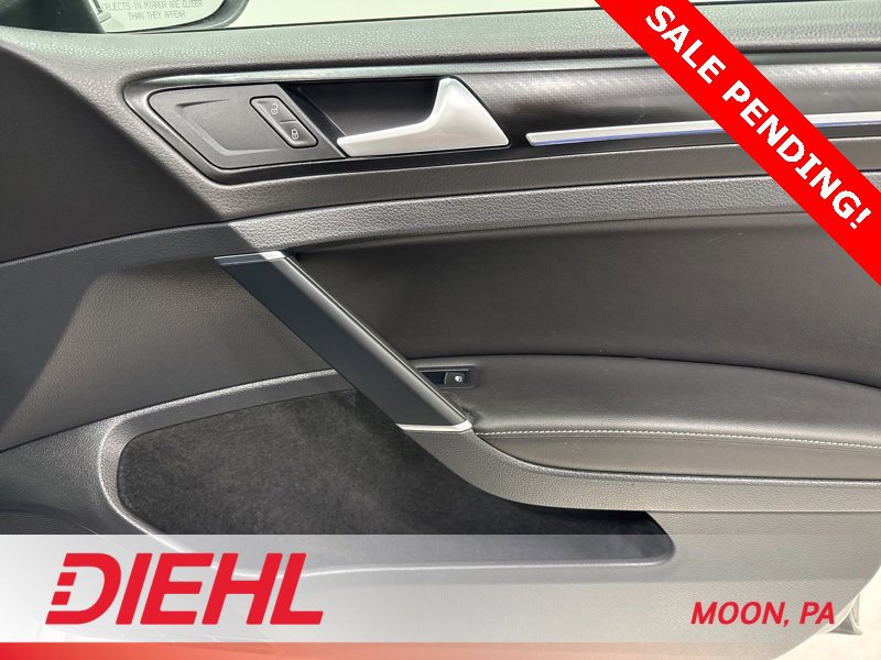 Used 2017 Volkswagen Golf R 4-Door image 13