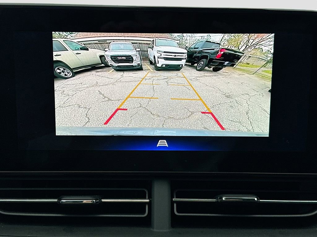 Used 2025 Chevrolet Trax LT w/ LT Convenience Package image 13