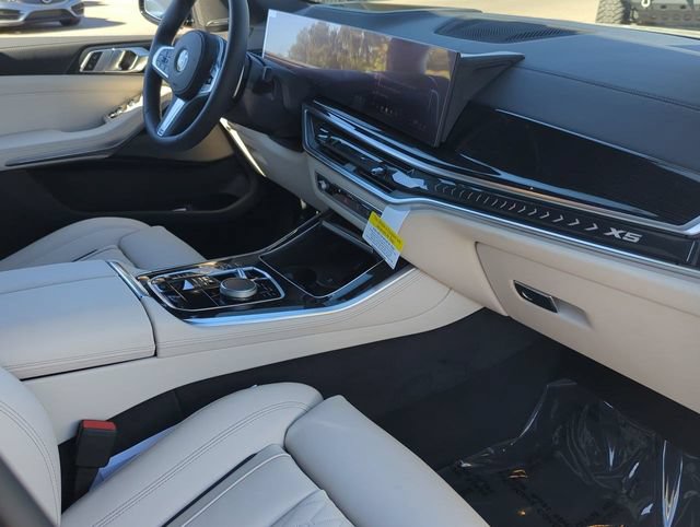 Used 2026 BMW X5 xDrive40i w/ M Sport Package AWD/4WD image 12