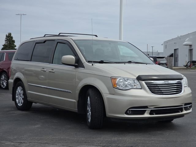 Used 2015 Chrysler Town & Country Touring FWD image 14