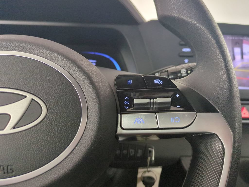 Used 2025 Hyundai Elantra SE FWD image 30