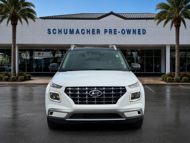 Used 2022 Hyundai Venue Limited w/ Cargo Package FWD image 2