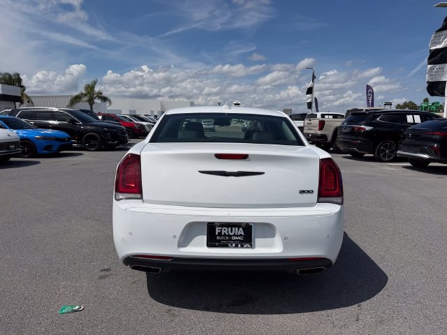 Used 2022 Chrysler 300 Touring L RWD image 6