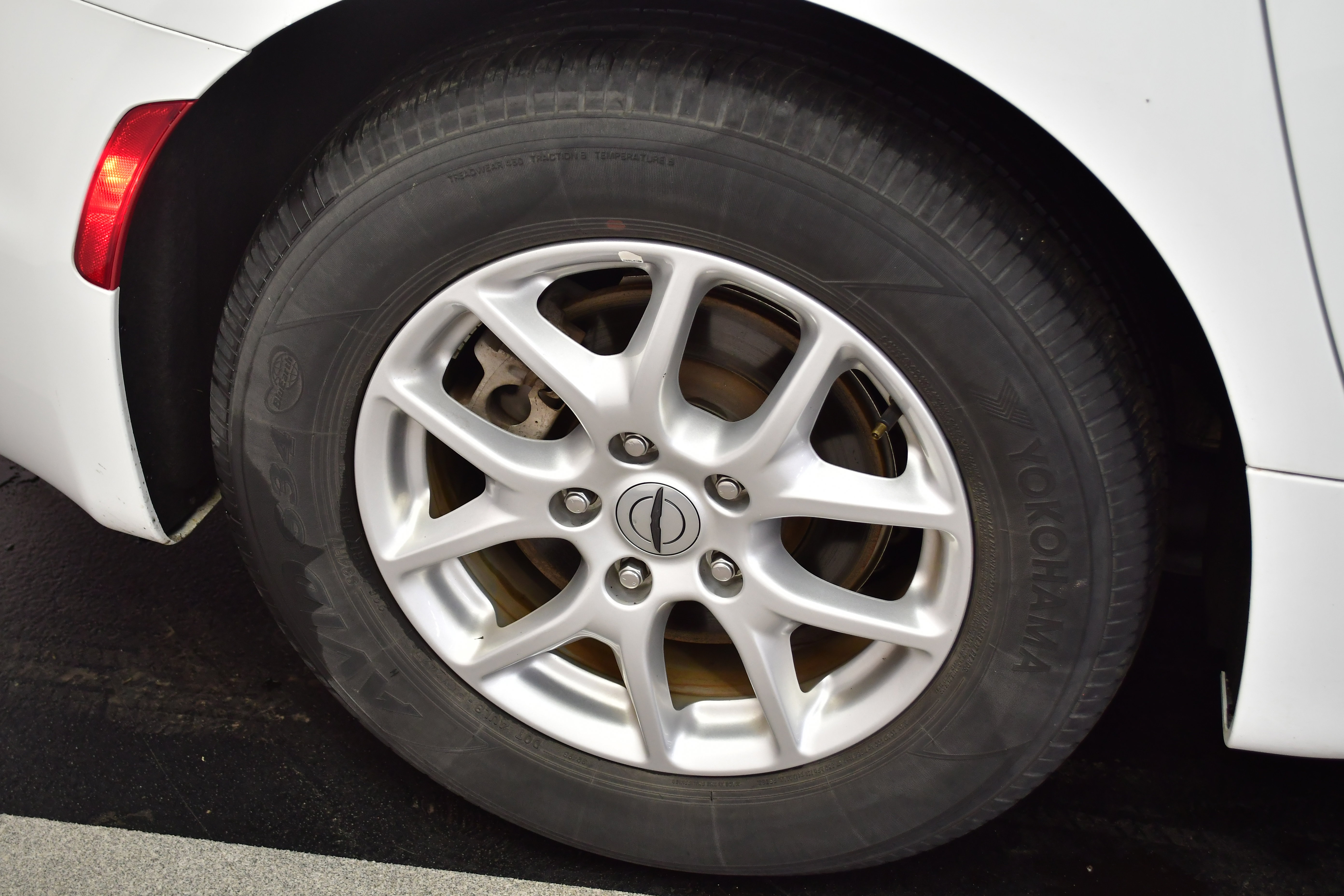 Used 2023 Chrysler Pacifica Touring-L image 65