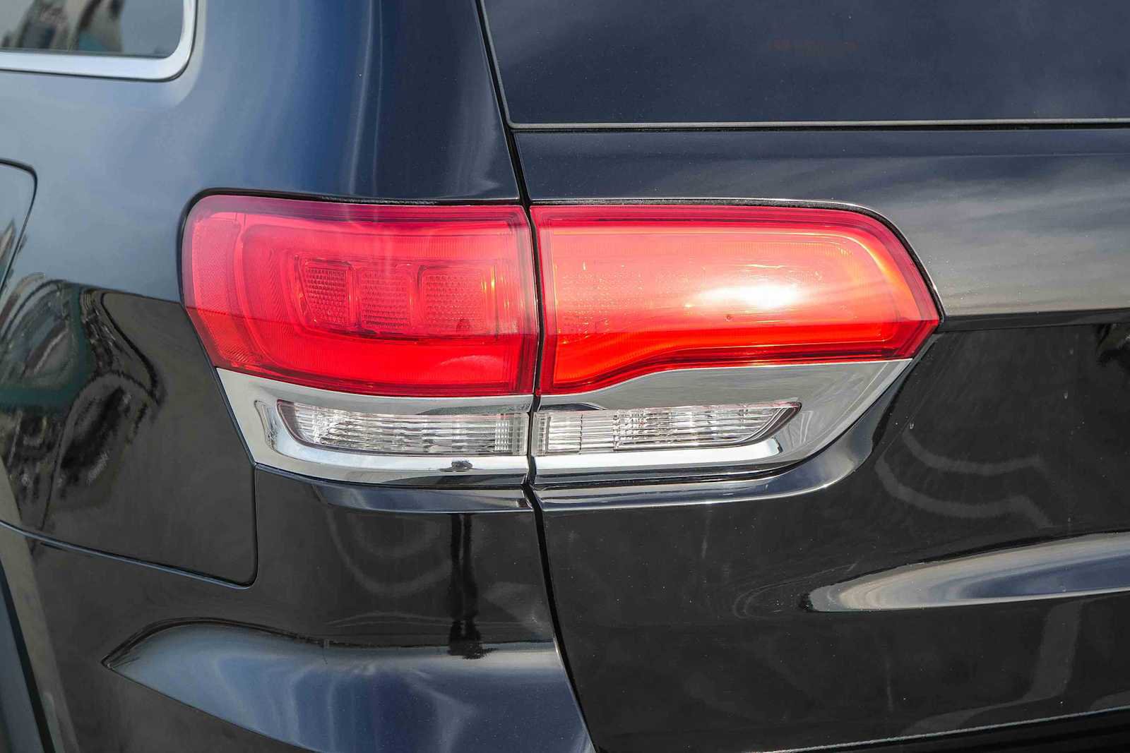 Used 2018 Jeep Grand Cherokee Limited image 9